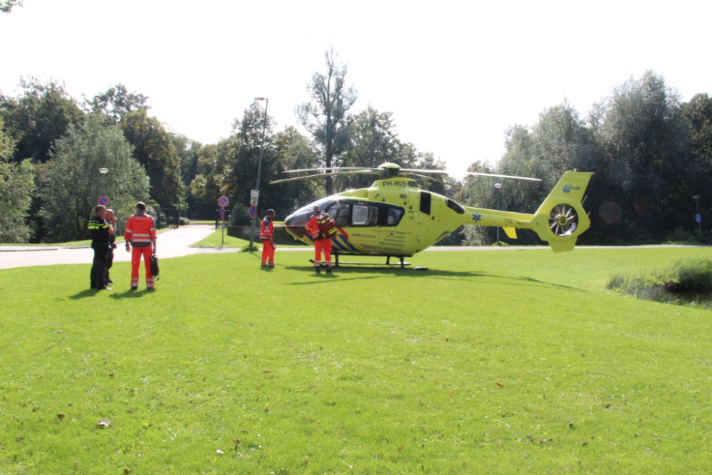 Traumahelikopter landt naast S.G. Spieringshoek