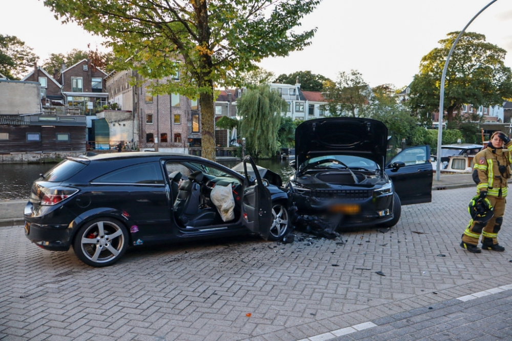 Veel schade door frontale aanrijding